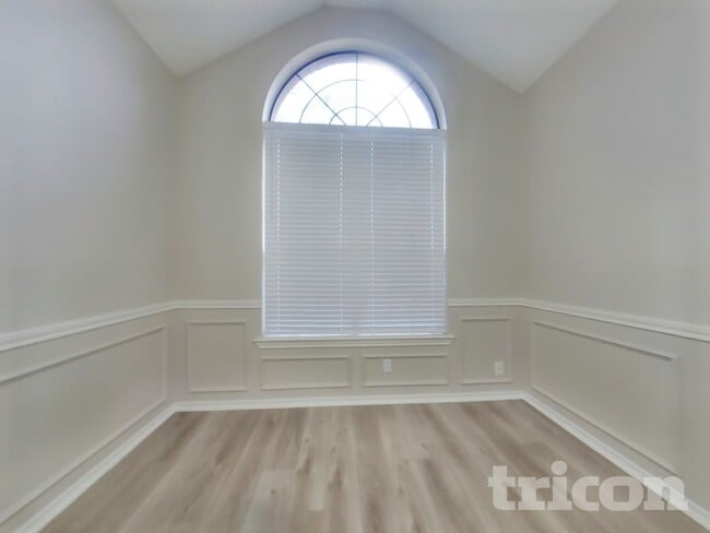 Photo - 1205 Laurel Ln