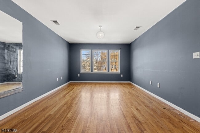 Photo - 457 Irvine Turner Blvd