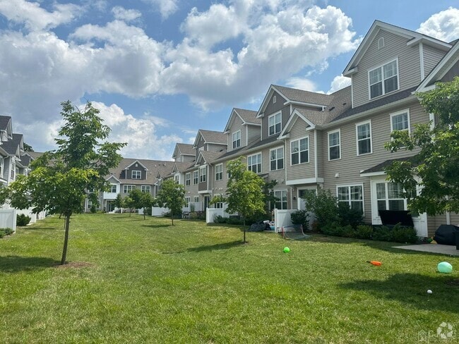 Building Photo - 710 Greenland Square Rental