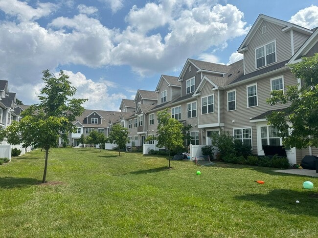 Building Photo - 710 Greenland Square Rental