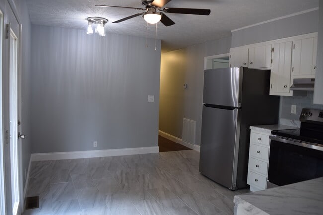 Comer en la cocina - 2816 Beaverwood Dr