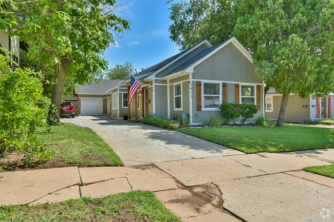 Building Photo - 1812 NW 37th St Rental