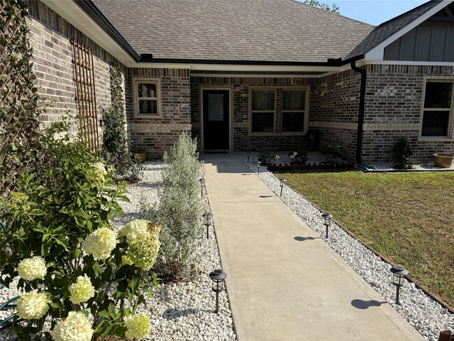 Photo - 162 County Rd 2221
