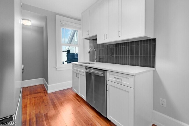 Photo - 8 Kent Pl Blvd