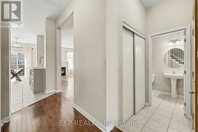 Photo - 450 Ashbourne Crescent