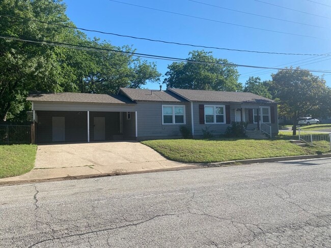 Photo - 402 McCarty St