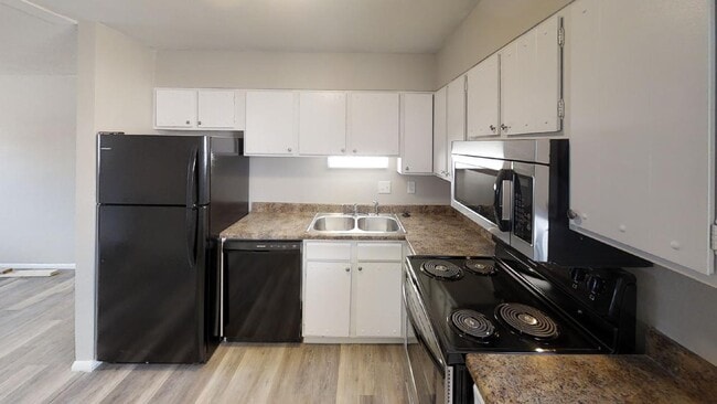 Photo - 2925 Straus Ln