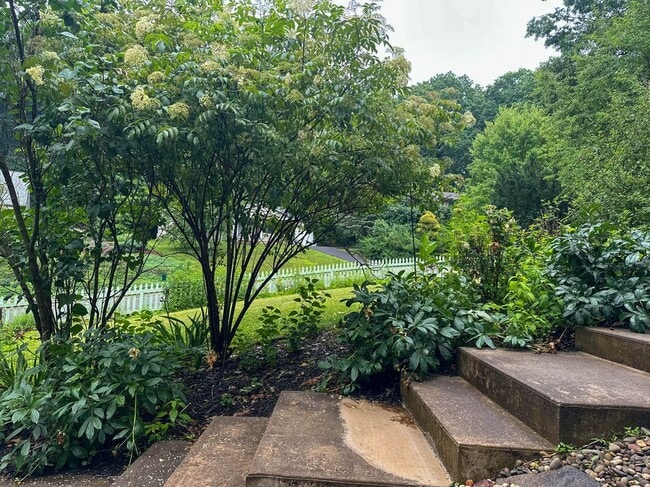 Photo - 200 Oakley Dr