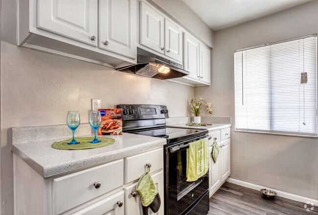 Interior Photo - Shoreline Pointe Rental