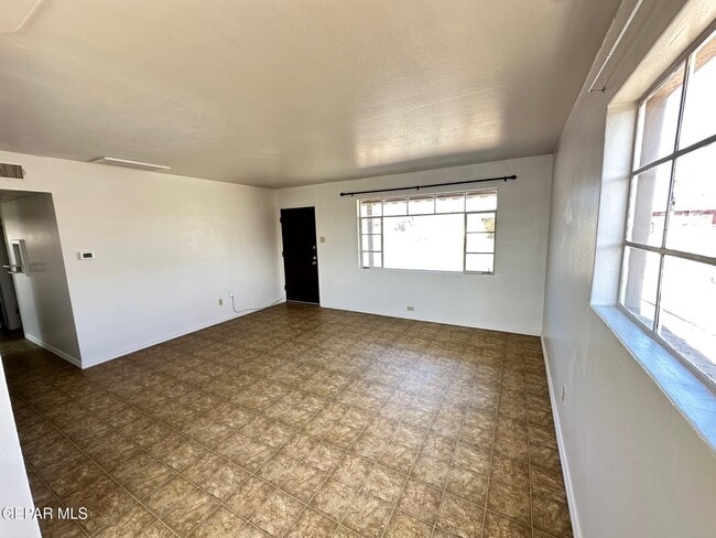 Photo - 5036 Louis Dr