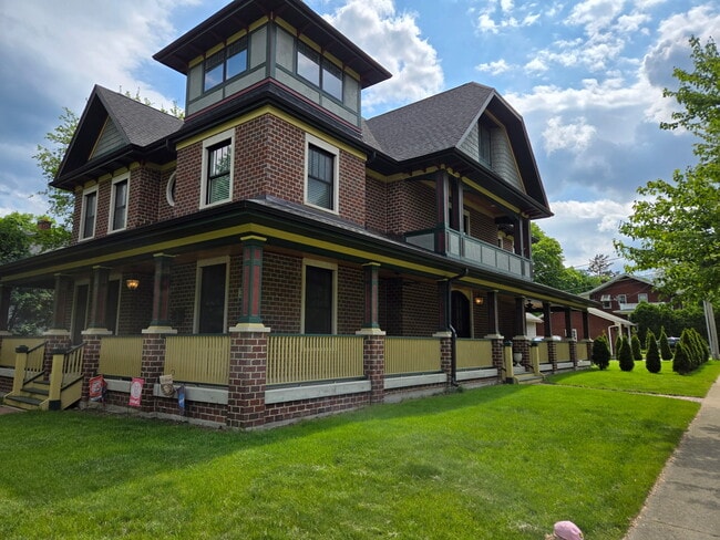 Photo - 203 S Columbia St House