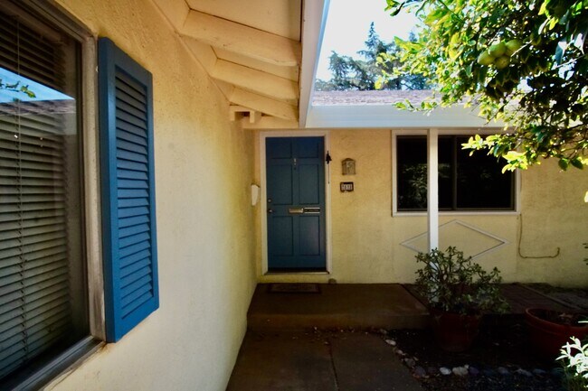 Photo - 2518 Loyola Dr