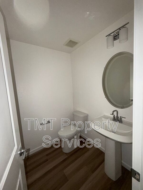 Photo - 4478 Louvre Ln