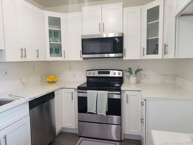 Beautiful 1 Bedroom Apartment in Orange - Beautiful 1 Bedroom Apartment in Orange Unidad D-04