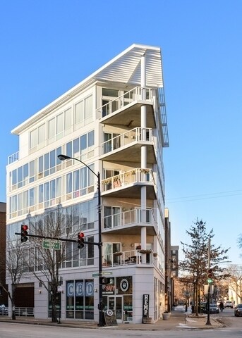 Building Photo - 3110 N Greenview Ave Unit 4E