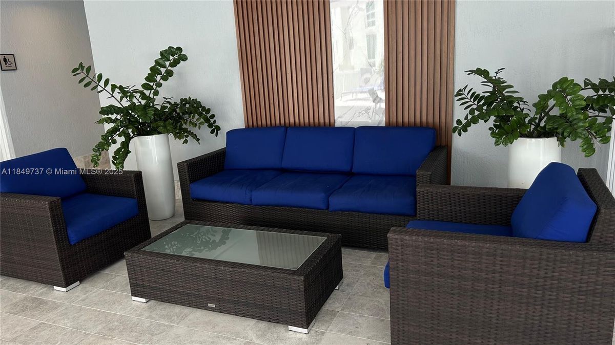 Photo - 170 SE 14th St