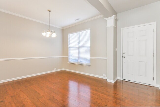 Photo - 698 Shefford Town Dr