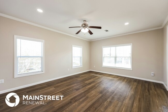 Photo - 1825 Center St