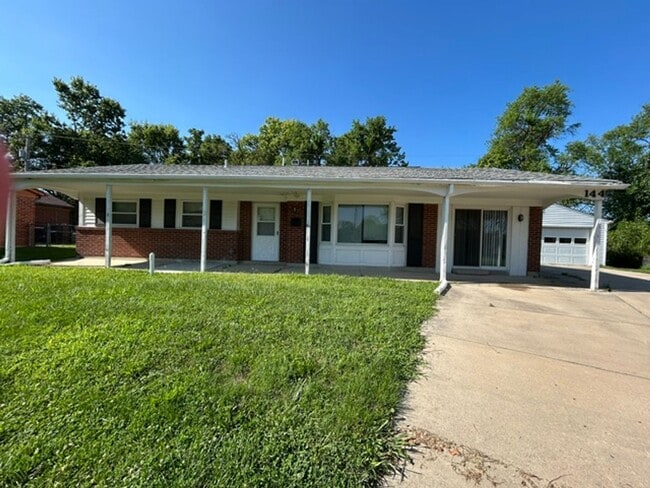 Building Photo - 144 McCraw Dr