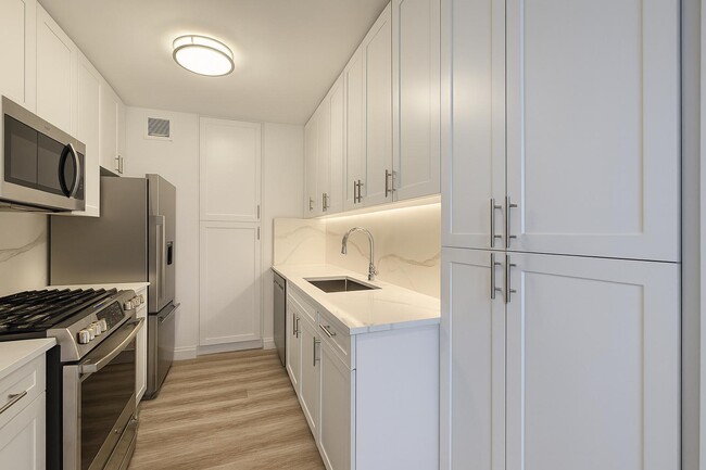 Photo - 1735 York Ave Unidad PH35D