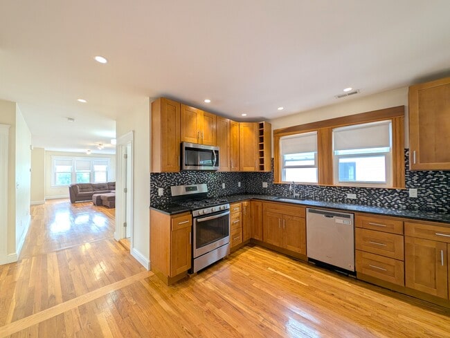 Building Photo - 7 Bonner Ave Unit 2