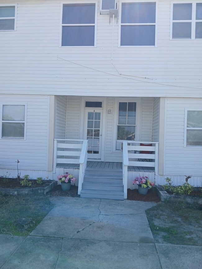 Building Photo - 114 N Dade Ave Unit # A Rental