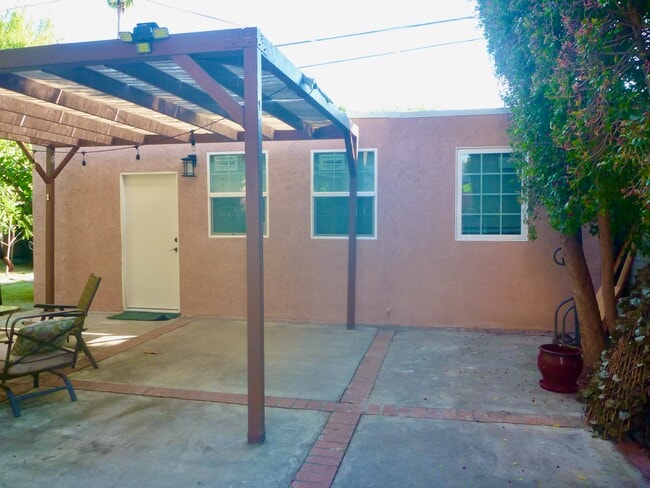 Building Photo - 1110 S Wooster St Unit 1110 Half