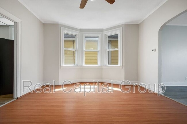 Photo - 305 Cable St Unit Apt 2 (Upper)