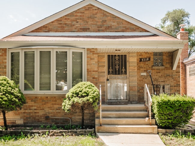 Building Photo - 3719 W 81st Pl