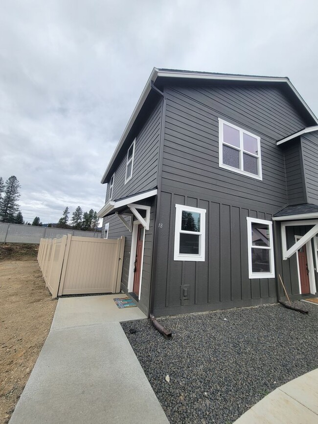 Brand New 3 bedroom, 2 bathroom Town home ... - Brand New 3 bedroom, 2 bathroom Town home ...