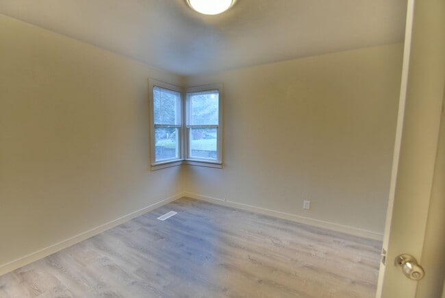 Photo - 2Bd/1Ba Lake Forest Park Home