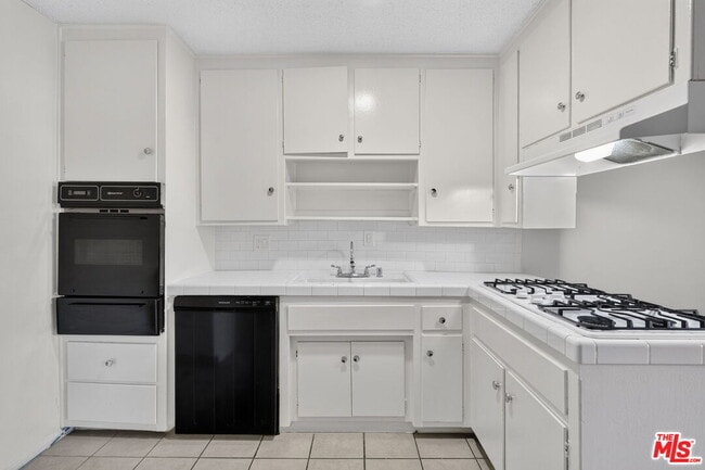 Photo - 15540 Moorpark St Unit 7