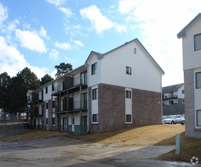 Gold Coast Square Apartments & Townhomes For Rent in Papillion, NE