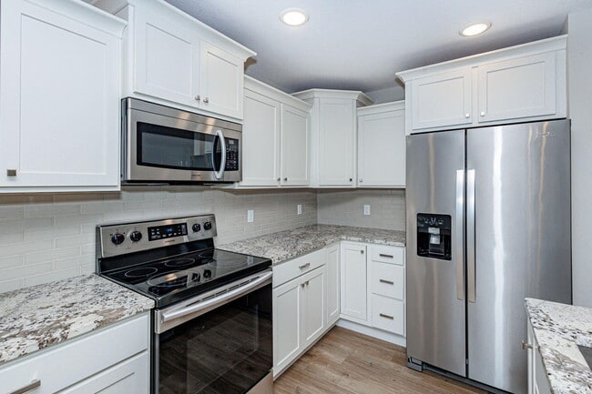 Photo - 4919 Kenora Dr