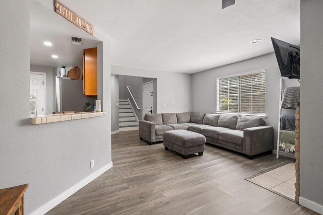 Photo - 9049 Laguna Springs Way