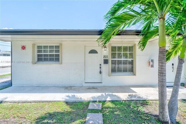 Building Photo - 201 SW 9th Ave Unit 1-3