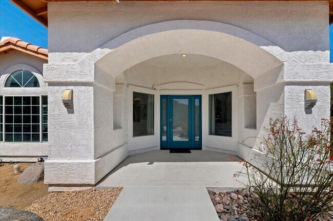 53245 Avenida Martinez