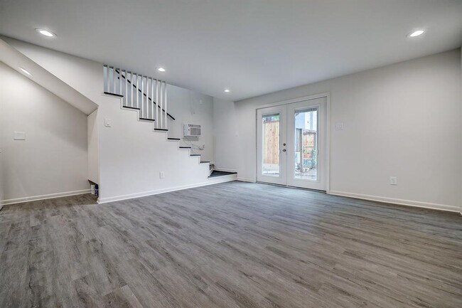 Photo - 1744-1742 Marshall St