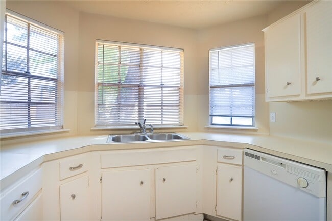 Photo - 11047 Grassyglen Dr