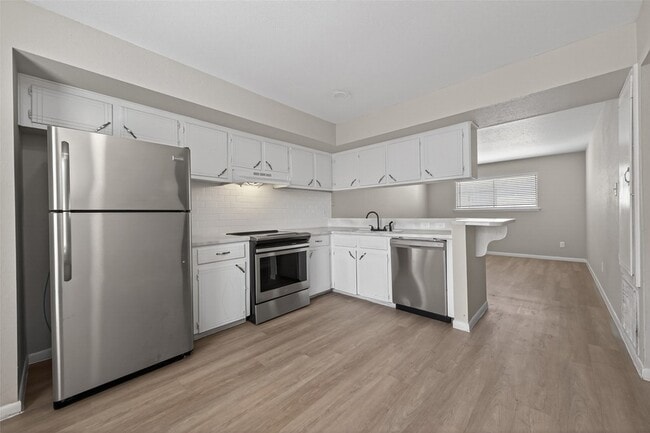 Photo - 427 Hollyvale Dr Unidad 12