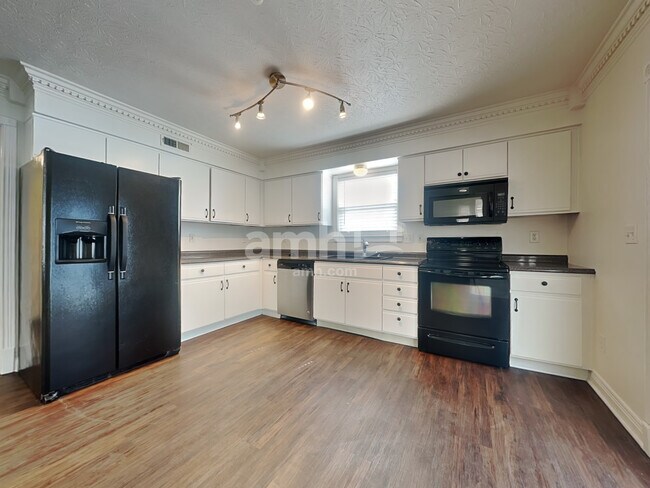 Photo - 2060 Cameron Crossing