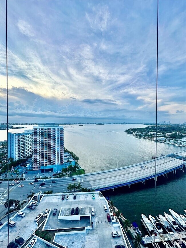 Building Photo - 7601 E Treasure Dr Unit PH217 Rental