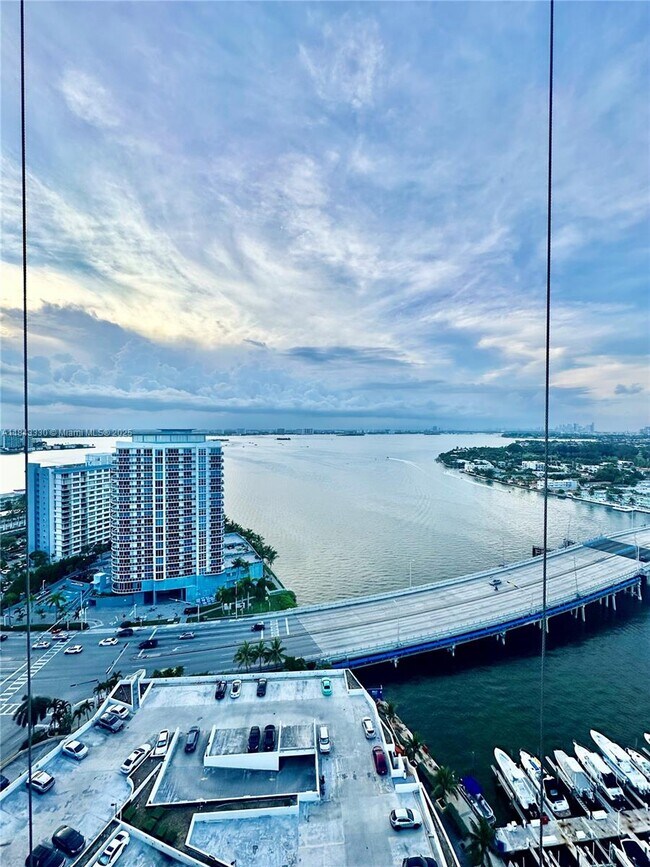 Building Photo - 7601 E Treasure Dr Unit PH217 Rental
