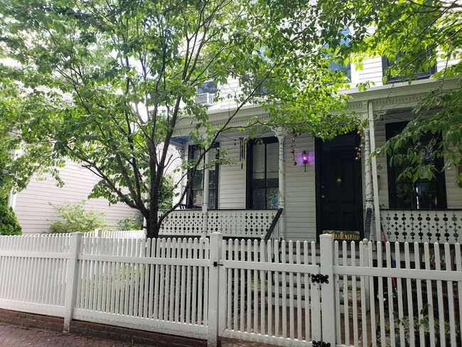 Photo - 516 S Laurel St Apartments