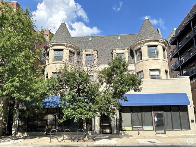 Building Photo - 4715 N Sheridan Rd Rental
