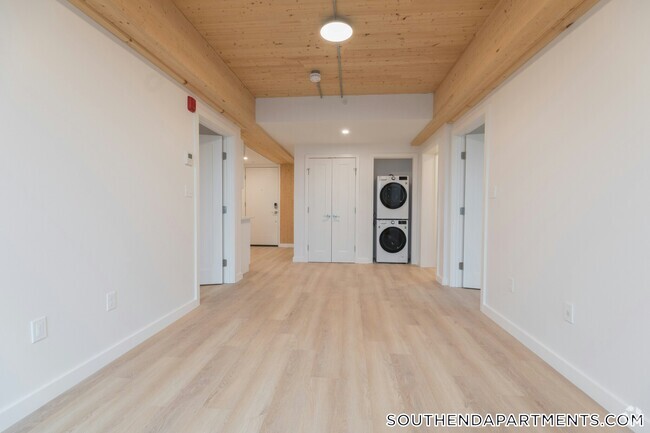 Building Photo - 11 E Lenox St Unit 504 Rental