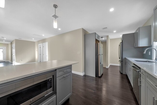 Photo - 43 Wright Ave Unit 2