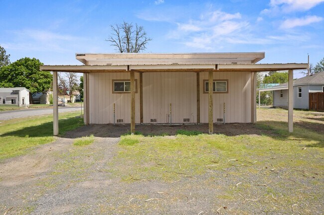 Photo - 420 E Sanson Ave