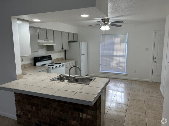 Building Photo - 7825 Read Blvd Rental