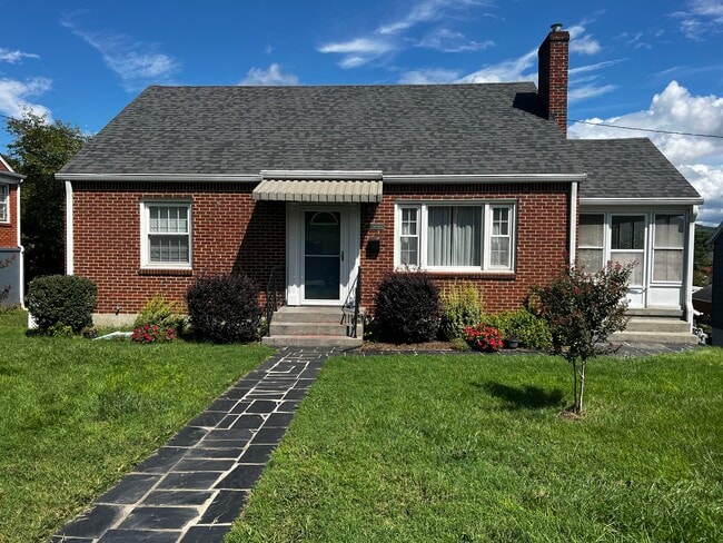 Building Photo - 5329 Thornrose Rd